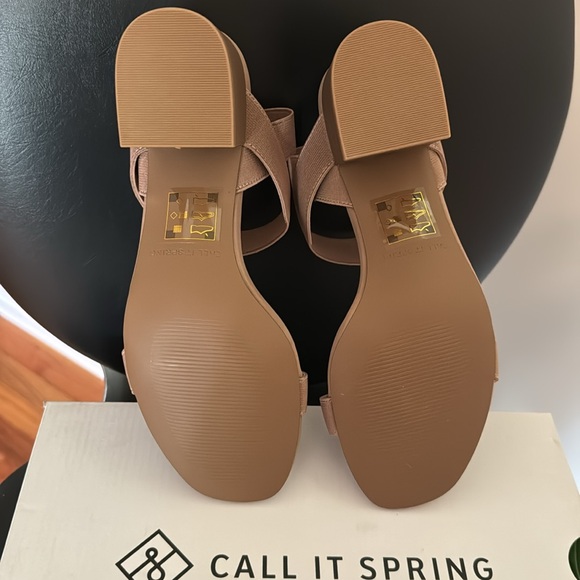 New in Box Call It Spring Stalaya Tan Sandals Size 8 *Vegan - Picture 4 of 7